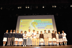 Mr. Allan Chiang presented the prizes to the winners of the Learning Project Competition (junior section) of Student Ambassador for Privacy Protection Programme: Buddhist Sum Heung Lam Memorial College(Champion), Wah Ying College (1st runner-up) and HKSYCIA Wong Tai Shan Memorial College(2nd runner-up). 