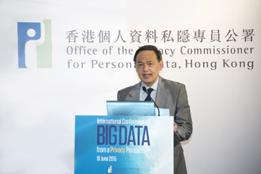 Privacy Commissioner for Personal Data, Mr Allan CHIANG, welcomes over 250 people at the International Conference on Big Data from a Privacy Perspective.