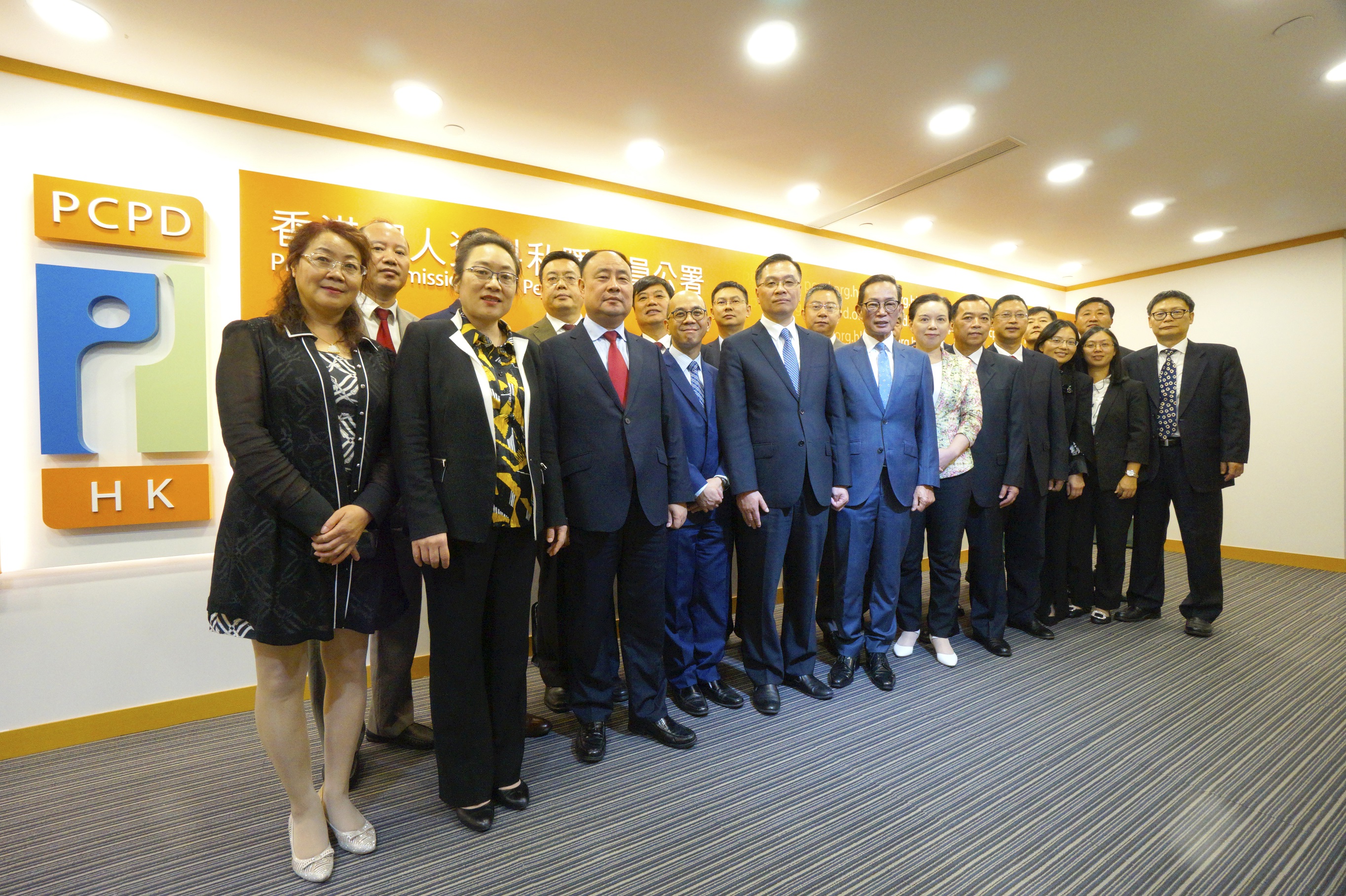 香港個人資料私隱專員黃繼兒大律師接待來自內地的高級法官進行交流。